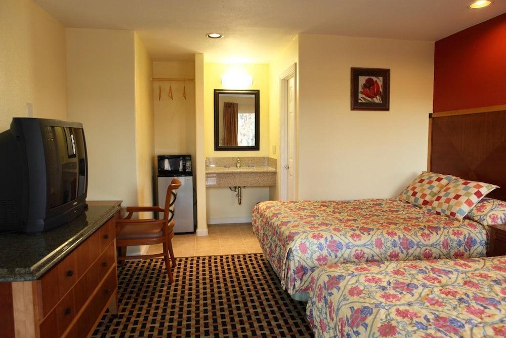 Bay Breeze Inn Оукланд Екстериор снимка